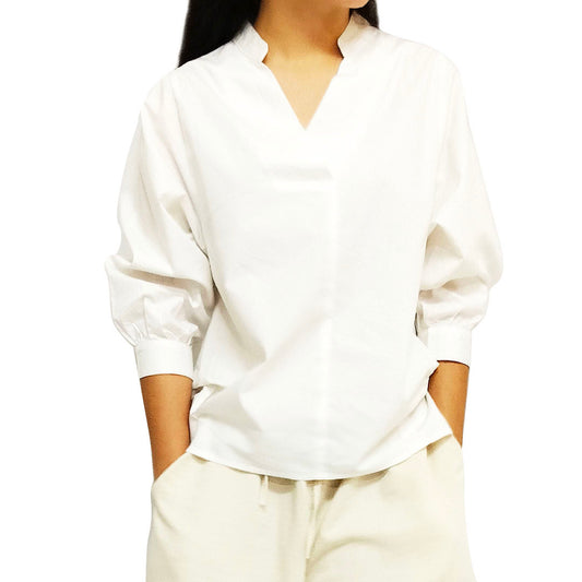 V-neck shirt with three-quarter sleeve