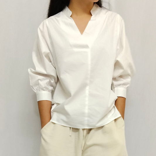 V-neck shirt with three-quarter sleeve